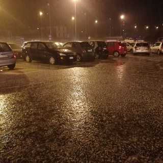 La grandine accumulatasi ad Imperia La grandine accumulatasi ad Imperia