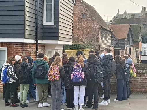 Ventimiglia, gli studenti dell’Istituto Cavour in vacanza‑studio a Broadstairs Ventimiglia, gli studenti dell’Istituto Cavour in vacanza‑studio a Broadstairs