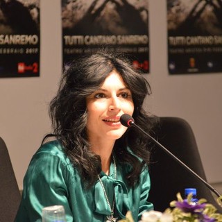 #Sanremo2017: Giusy Ferreri e la sua "Fa talmente male”, fra emozione e viaggio #Sanremo2017: Giusy Ferreri e la sua "Fa talmente male”, fra emozione e viaggio