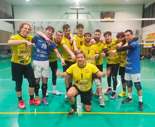 Pallavolo. Il Grafiche Amadeo trionfa 3-0 contro il Villaggio Volley e festeggia Massimiliano Faraldi Pallavolo. Il Grafiche Amadeo trionfa 3-0 contro il Villaggio Volley e festeggia Massimiliano Faraldi