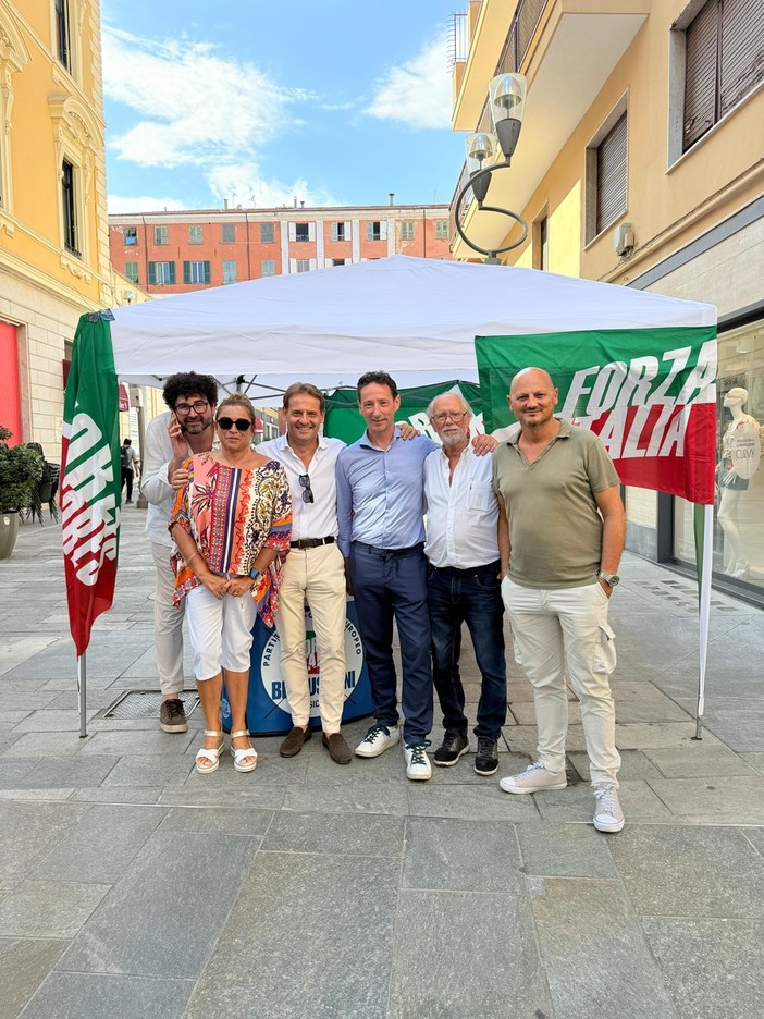 Successo per l'iniziativa di Forza Italia Sanremo in centro Successo per l'iniziativa di Forza Italia Sanremo in centro