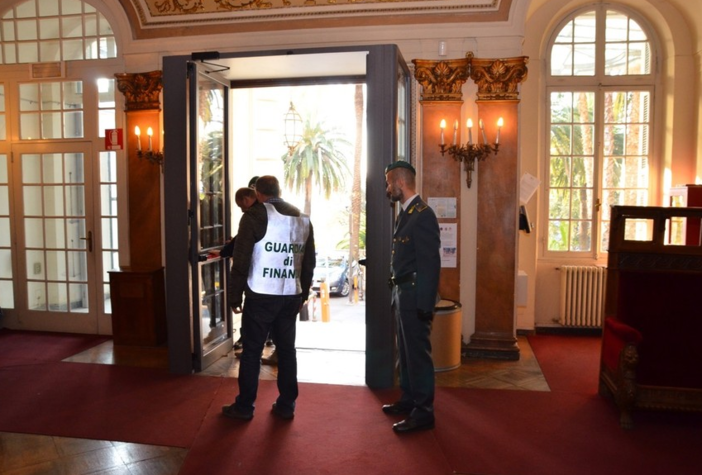 Sanremo: blitz della finanza, fa saltare i furbetti comunali, ma anche un matrimonio