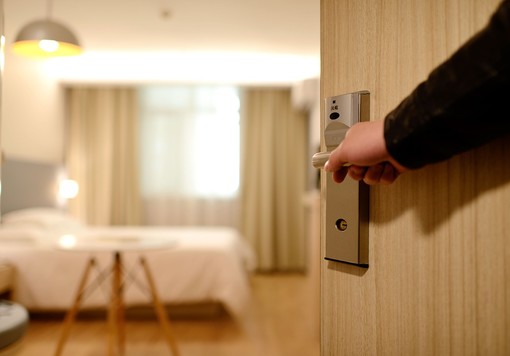Il restyling del tuo albergo può essere fatto tutto a rate senza esposizioni bancarie. Scopri come!