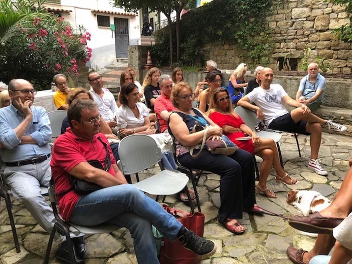 Sanremo: al via sabato 3 luglio la rassegna ‘Happy Hour con l’autore’ nel centro storico cittadino Sanremo: al via sabato 3 luglio la rassegna ‘Happy Hour con l’autore’ nel centro storico cittadino