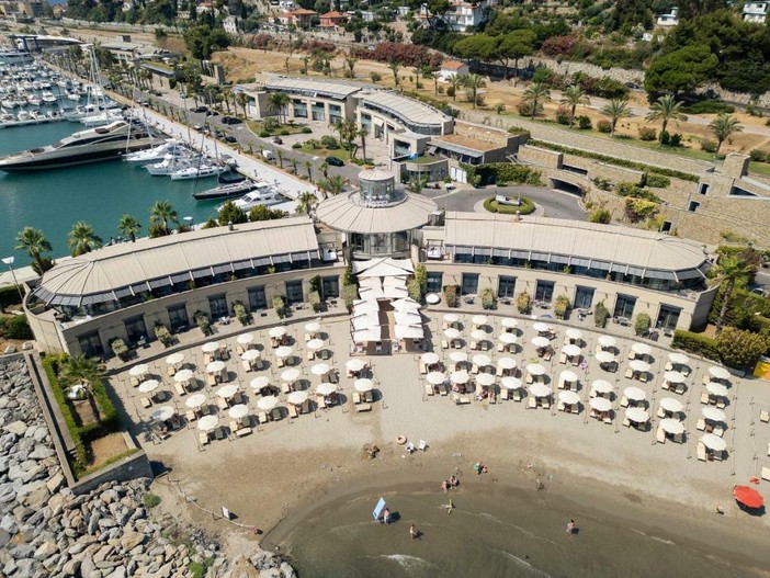 All'Hotel Riviera dei Fiori l’aperitivo con il neurologo Carlo Serrati (Video)