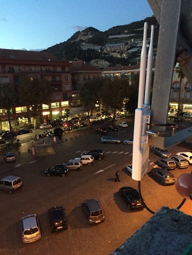 Si amplia il servizio Ventimiglia WiFi, attivato hot spot in piazza del Comune Si amplia il servizio Ventimiglia WiFi, attivato hot spot in piazza del Comune