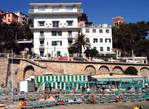 Imperia: decisione dell'hotel Corallo "Da noi non si svolgerà il meeting di Casapound previsto domani" Imperia: decisione dell'hotel Corallo "Da noi non si svolgerà il meeting di Casapound previsto domani"