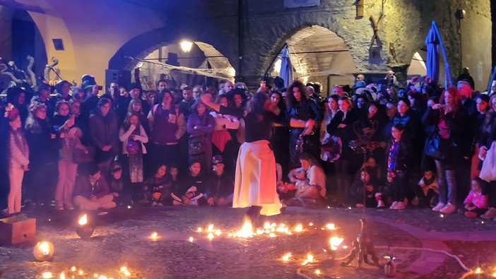 Triora: pubblicato il bando per le bancarelle dell’edizione 2025 di Halloween del 31 ottobre e 1° novembre prossimi Triora: pubblicato il bando per le bancarelle dell’edizione 2025 di Halloween del 31 ottobre e 1° novembre prossimi