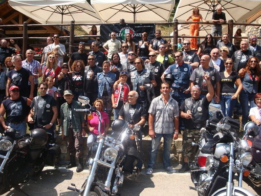 Oltre ottanta partecipanti al motogiro '9° Run delle Meraviglie' dell'Harley & Flowers Sanremo Oltre ottanta partecipanti al motogiro '9° Run delle Meraviglie' dell'Harley & Flowers Sanremo
