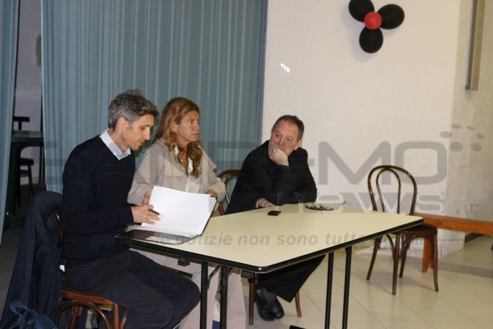 Presente il Vescovo all’incontro pubblico sul tema migranti, Ballerini: “A Ventimiglia un esperimento straordinario” (Video) Presente il Vescovo all’incontro pubblico sul tema migranti, Ballerini: “A Ventimiglia un esperimento straordinario” (Video)