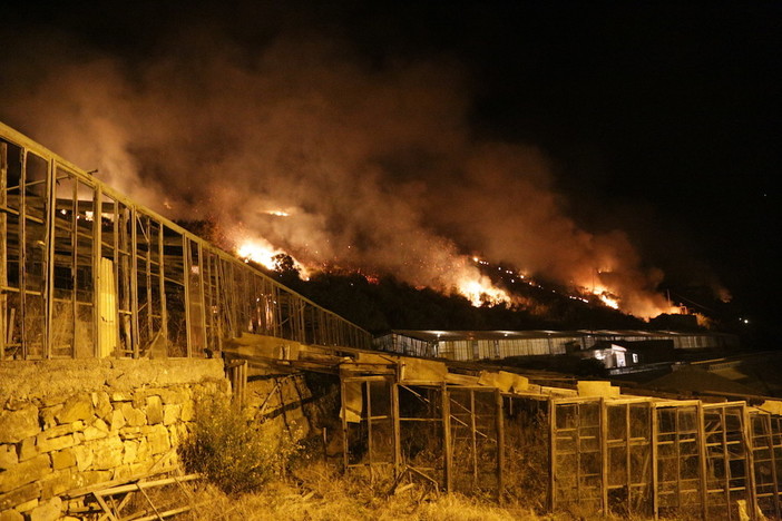 Sanremo: incendio di martedì sera in frazione Coldirodi, indagini difficili ma si dà la caccia ad un'auto azzurra Sanremo: incendio di martedì sera in frazione Coldirodi, indagini difficili ma si dà la caccia ad un'auto azzurra
