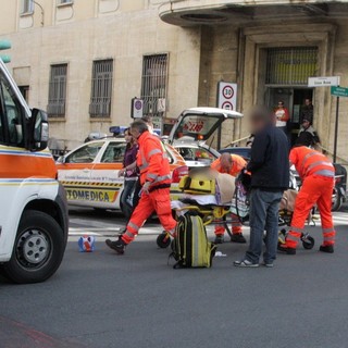 Sanremo: abbagliata dal sole alla guida di un'auto urta scooter condotto da una 16enne