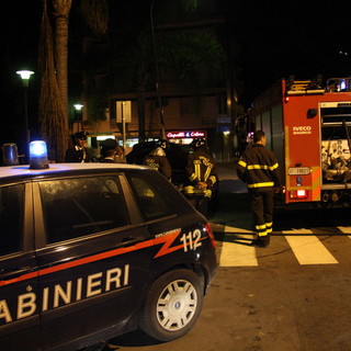 Sanremo: auto si incendia mentre è in marcia in zona Foce, intervento di CC e VVF
