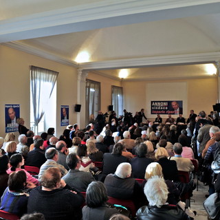 Elezioni Amministrative: Erminio Annoni chiude la campagna elettorale 'Nel cuore di Oneglia' Elezioni Amministrative: Erminio Annoni chiude la campagna elettorale 'Nel cuore di Oneglia'