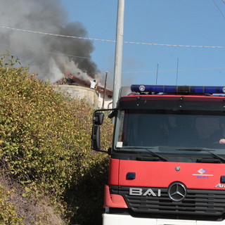 Apricale: incendio ad un camino in via delle Rimembranze, pronto intervento dei Vigili del Fuoco Apricale: incendio ad un camino in via delle Rimembranze, pronto intervento dei Vigili del Fuoco