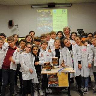 Sanremo: incontro tra gli studenti dell'Istituto Centro Levante con la scrittrice Paola Ravani (foto) Sanremo: incontro tra gli studenti dell'Istituto Centro Levante con la scrittrice Paola Ravani (foto)