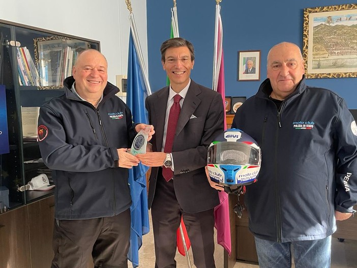 Imperia: incontro tra i rappresentanti del Moto Club della Polizia di Stato e il Questore Imperia: incontro tra i rappresentanti del Moto Club della Polizia di Stato e il Questore
