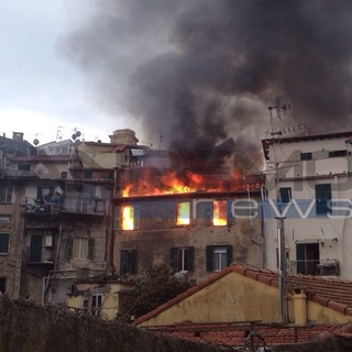 Ventimiglia: una raccolta fondi per le famiglie rimaste senza casa dopo l'incendio di via Piemonte Ventimiglia: una raccolta fondi per le famiglie rimaste senza casa dopo l'incendio di via Piemonte