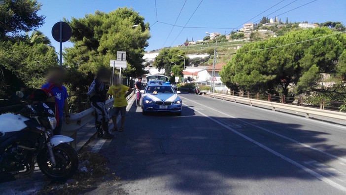 Sanremo: auto effettua una svolta vietata e causa incidente con una moto, ferito 57enne di Imperia Sanremo: auto effettua una svolta vietata e causa incidente con una moto, ferito 57enne di Imperia