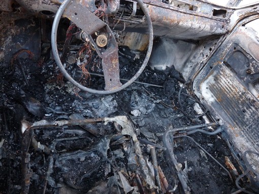 Bordighera: auto a fuoco stanotte alle 4 in via Cesare Balbo, intervento dei Vigili del Fuoco di Ventimiglia Bordighera: auto a fuoco stanotte alle 4 in via Cesare Balbo, intervento dei Vigili del Fuoco di Ventimiglia