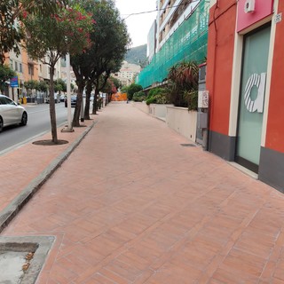 Imperia, aperto il primo tratto del marciapiede di via della Repubblica a Oneglia sottoposto a restyling
