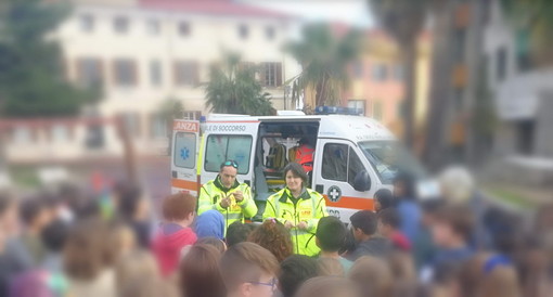 'Vado (DI) sicuro a scuola', iniziativa dell'stituto Littardi di Imperia in occasione della giornata nazionale per la Sicurezza nelle Scuole (foto) 'Vado (DI) sicuro a scuola', iniziativa dell'stituto Littardi di Imperia in occasione della giornata nazionale per la Sicurezza nelle Scuole (foto)