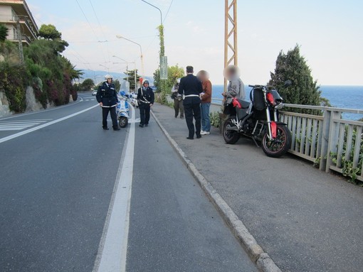 Sanremo: incidente a capo Nero, perde il controllo della moto per evitare un'auto