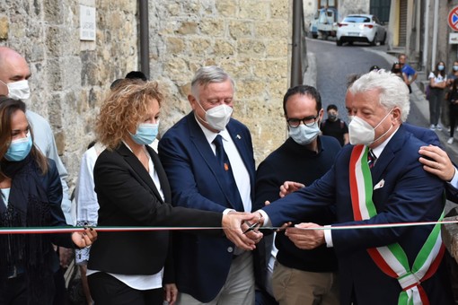 Ventimiglia, riparte l'anno scolastico anche alla 'Cavour'. Scullino: "Grande investimento per la sicurezza. Restituita al centro storico la vitalità dei giovani" (Foto e video)