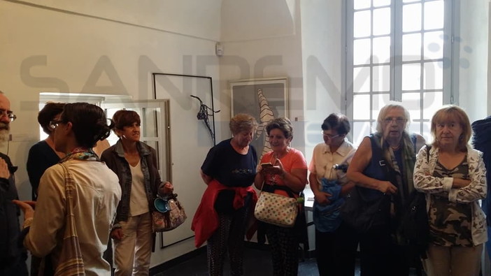 Grande successo a Triora per l'inaugurazione della mostra di Kim Boulukos e Leo Wesel (foto)