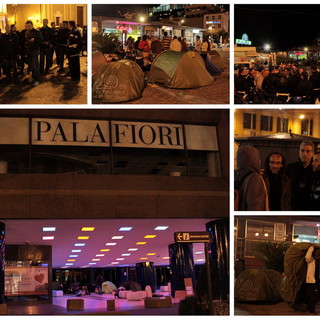 Sanremo: i filo-indignados lasciano piazza Colombo dopo 6 ore di protesta, ma guadagnano una notte al Palafiori