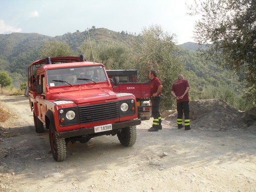 Imperia: nuovo incendio di sterpaglie a Torre Paponi, molte chiamate ai VVF