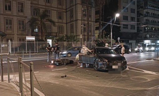 Sanremo, scontro auto-moto in corso Cavallotti: interviene l'ambulanza (Foto) Sanremo, scontro auto-moto in corso Cavallotti: interviene l'ambulanza (Foto)