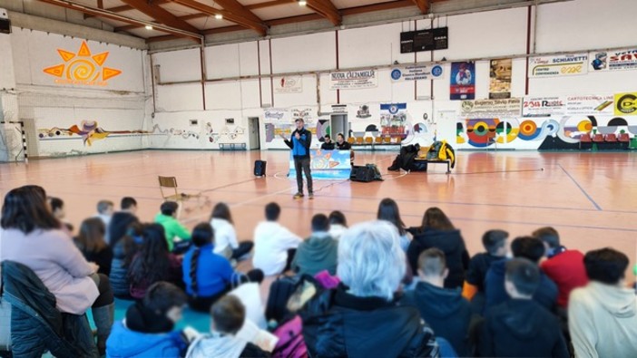 Imperia: l’alpinista imperiese Lorenzo Gariano incontra gli studenti dell’Istituto Comprensivo Nazario Sauro