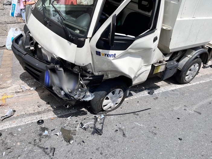 Sanremo: auto contromano provoca frontale, morto uno dei due netturbini