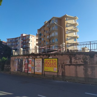 Imperia: sfonda la ringhiera in viale Matteotti all'altezza del catasto, spettacolare incidente la scorsa notte