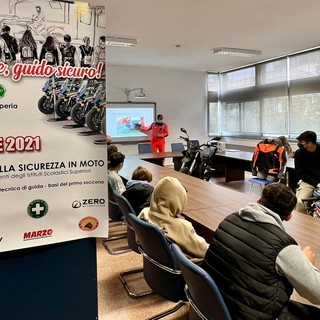 Imperia, successo per il progetto formativo 'Guido bene, guido sicuro!': a 'scuola' di sicurezza 150 alunni del 'Ruffini' (foto)
