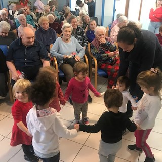 Bimbi del Micronido 'L’isola che non c’è' di Bordighera alla 'Casa Rachele' di Vallecrosia Bimbi del Micronido 'L’isola che non c’è' di Bordighera alla 'Casa Rachele' di Vallecrosia