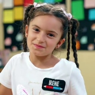 Imperia, la piccola Irene Parisi "maestrina" di 'Back to School': stasera su Italia 1 parte il nuovo format dei vip alle elementari (foto)