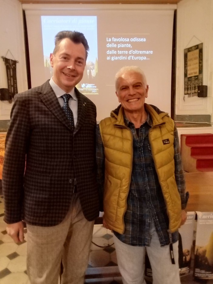 Sanremo, grande successo per l'incontro "Cacciatori di piante" organizzato dalla fondazione “L’Uomo e il pellicano” Sanremo, grande successo per l'incontro "Cacciatori di piante" organizzato dalla fondazione “L’Uomo e il pellicano”