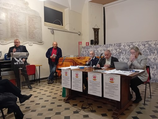 Voto e magistratura, Federazione Operaia gremita per l'incontro del Comitato No Referendum Giustizia Sanremo (Foto)