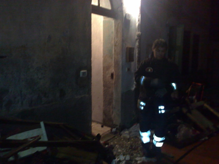 Ventimiglia: appartamento in fiamme in vico Mulino, si cerca il proprietario Ventimiglia: appartamento in fiamme in vico Mulino, si cerca il proprietario
