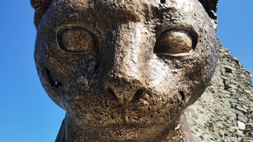 Triora, prorogata di 120 giorni l'esposizione della statua del Gatto in piazza del Castello Triora, prorogata di 120 giorni l'esposizione della statua del Gatto in piazza del Castello