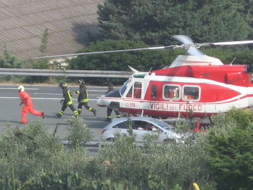 Diano Marina: incidente sull'A10, donna traumatizzata trasportata al Santa Corona con l'elicottero