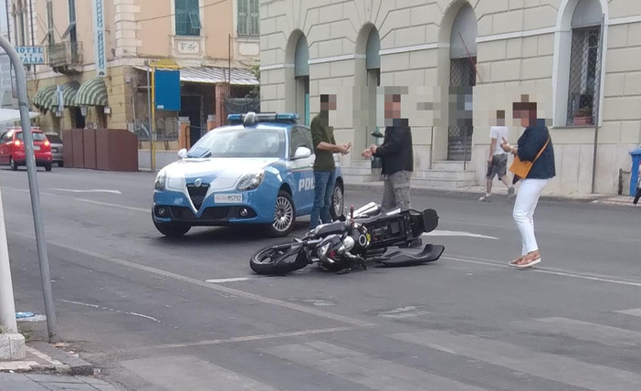 Imperia, scontro auto-moto alla Pensilina di Porto Maurizio: ferita una donna