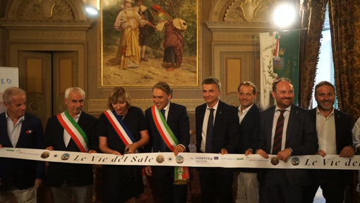 Pieve di Teco, inaugurazione 'simbolica' delle vie del Sale. Alessandri: "Alta valenza storica, culturale e anche per la salute" (foto e video) Pieve di Teco, inaugurazione 'simbolica' delle vie del Sale. Alessandri: "Alta valenza storica, culturale e anche per la salute" (foto e video)