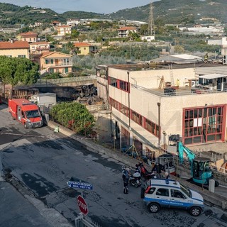 Taggia: attentato alla Marr capannoni chiusi per rischio crolli, preoccupazione e sconforto per le quattro attività vicine "È una batosta" Taggia: attentato alla Marr capannoni chiusi per rischio crolli, preoccupazione e sconforto per le quattro attività vicine "È una batosta"