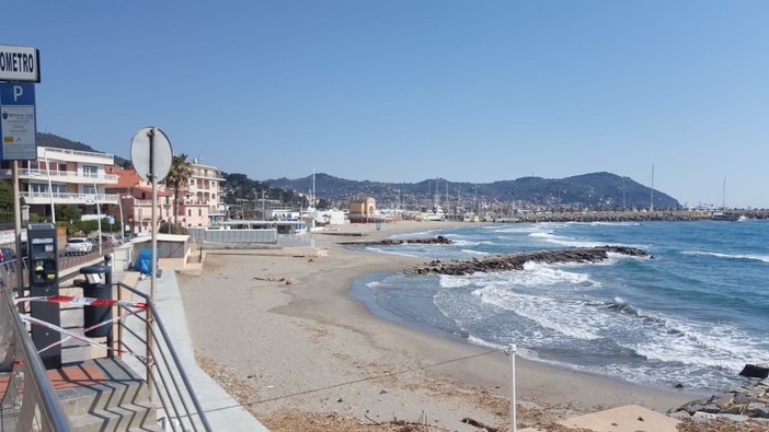 Coronavirus, Imperia: scetticismo sui lavori da iniziare negli stabilimenti balneari (Foto)