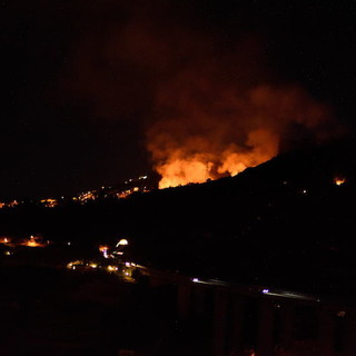 Sanremo: le foto di Tonino Bonomo dell'incendio divampato ieri a Coldirodi