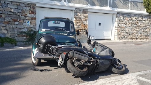 Imperia: scontro tra auto e scooter alla Spianata, ex bomber dell'Imperia Celella al pronto soccorso Imperia: scontro tra auto e scooter alla Spianata, ex bomber dell'Imperia Celella al pronto soccorso