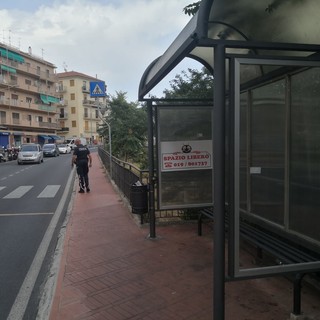 Imperia: giallo in via Martiri, una donna è stata trovata sanguinante in stato confusionale. Trasportata al pronto soccorso Imperia: giallo in via Martiri, una donna è stata trovata sanguinante in stato confusionale. Trasportata al pronto soccorso
